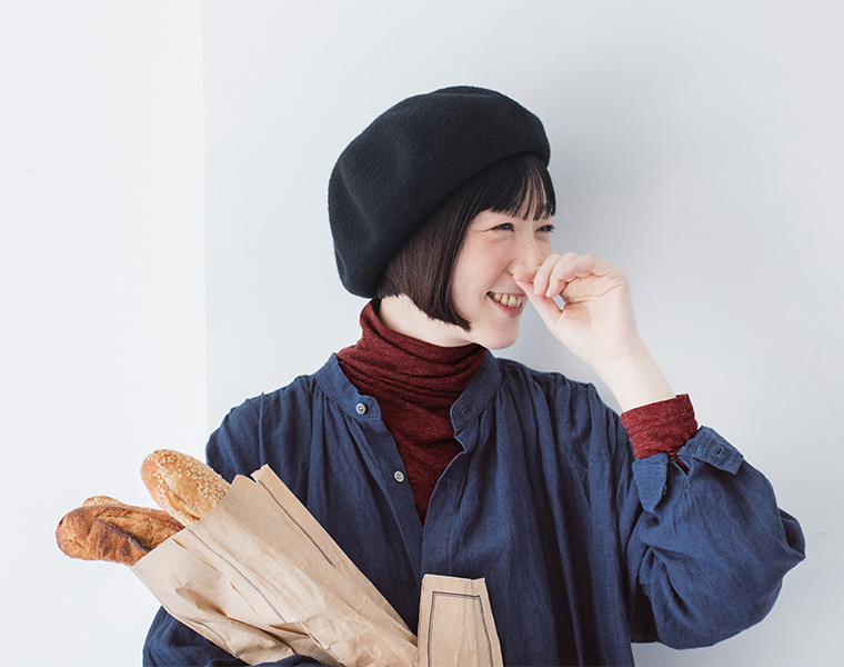 &yarn 重ね着上手のウール混タートルネックのバーガンディ首元寄り