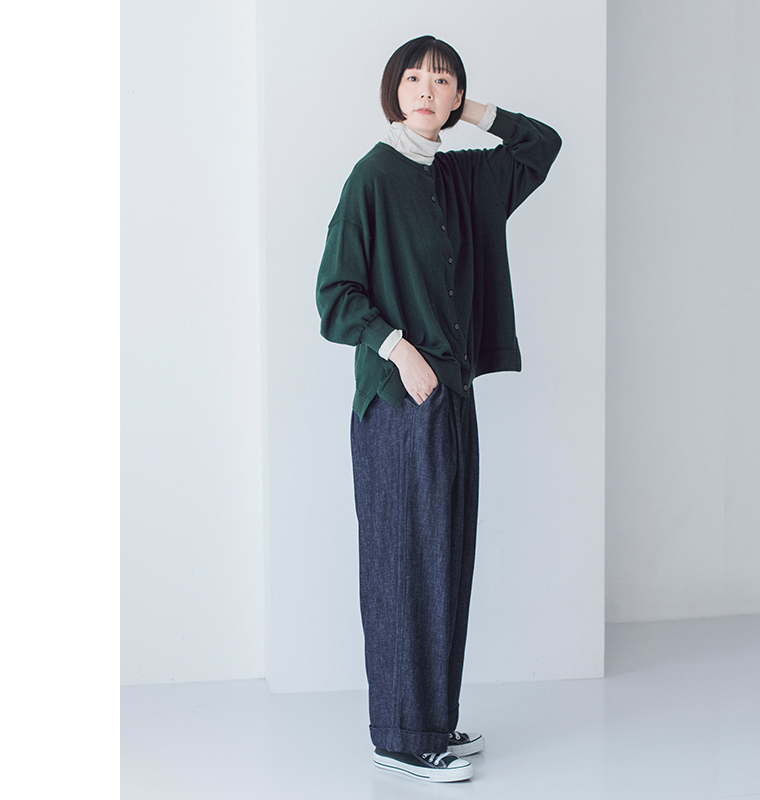 &yarn 重ね着上手のウール混タートルネックのナチュラル全身横
