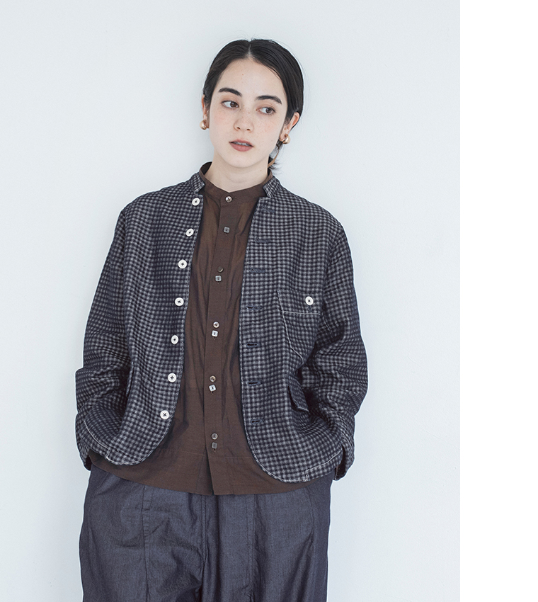 GRANDMA MAMA DAUGHTER「INDIGO CHECK」ビッグポケットスタンドテーラードジャケットのフロントスタイル
