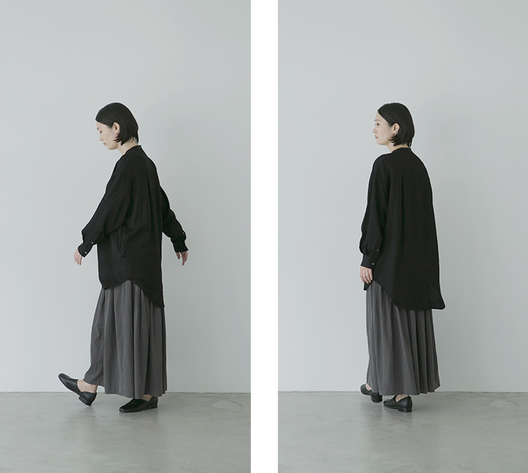 ブラックのピンタックロングシャツの横と後ろから見た着用シルエット