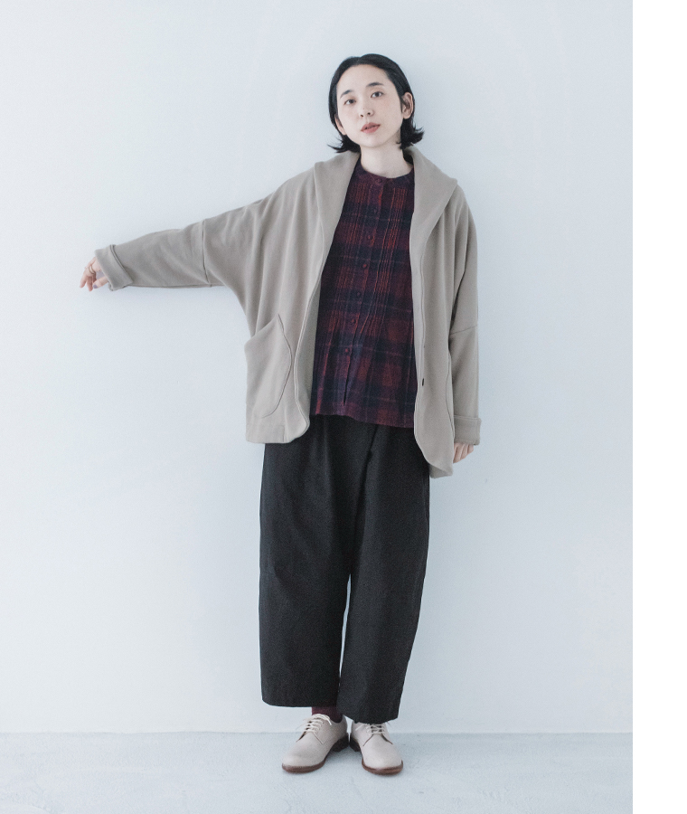 TANG 裏毛ショールカラーカーディガン(グレージュ)の全身前