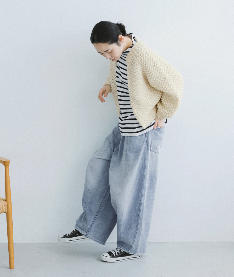 &yarn デニムバレルパンツの全身着用