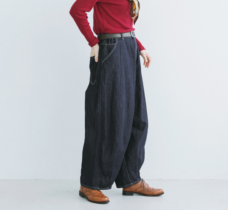 &yarn デニムバレルパンツ(インディゴネイビー)のパンツ寄り横