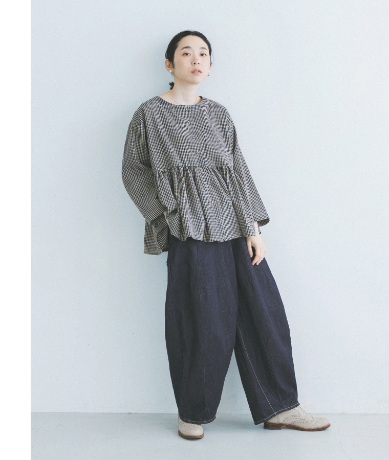 &yarn デニムバレルパンツ(インディゴネイビー)のアレンジスタイル全身横