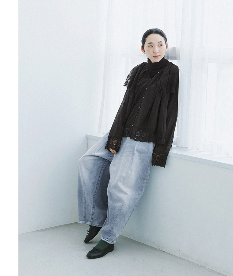 &yarn デニムバレルパンツ(ブリーチ)のアレンジスタイル全身横
