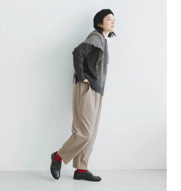ista-ire もっと選べるコーデュロイよくばりパンツ(ミルクティ)の全身横