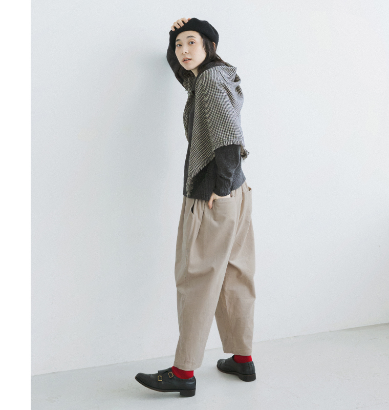 ista-ire もっと選べるコーデュロイよくばりパンツ(ミルクティ)のパンツ寄り後ろ