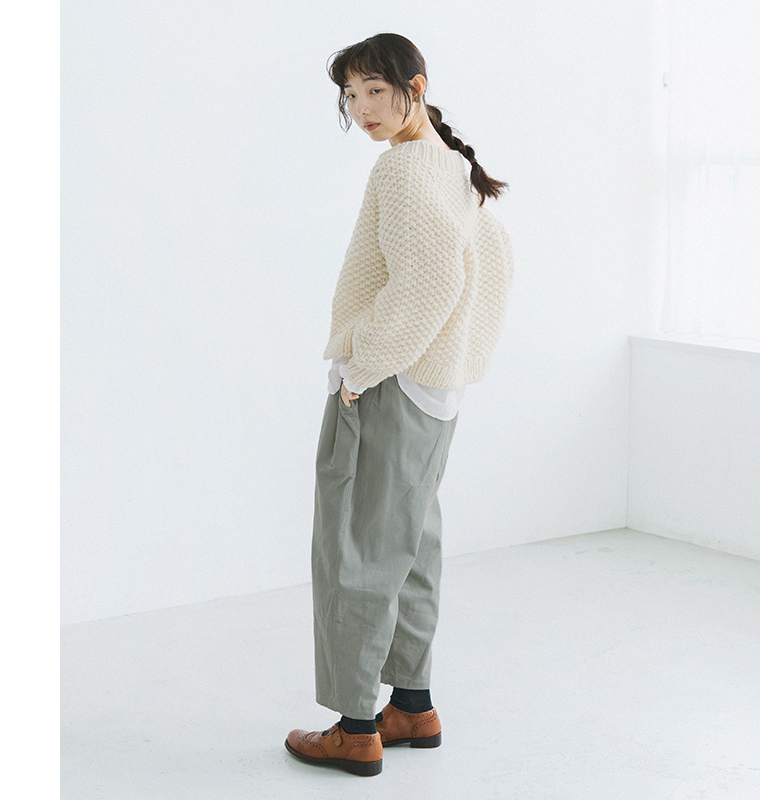 ista-ire もっと選べるコーデュロイよくばりパンツ(ホワイトセージ)の全身横
