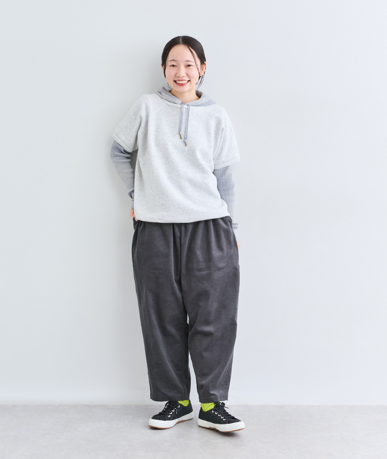ista-ire コーデュロイよくばりパンツスタッフ着用（セサミ）