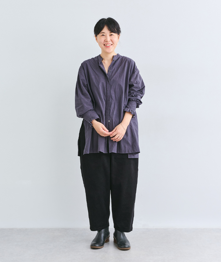 ista-ire コーデュロイよくばりパンツスタッフ着用（クロマメ）
