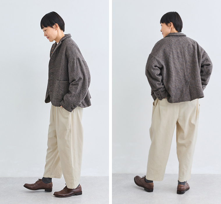 ista-ire コーデュロイよくばりパンツスタッフ着用（トウフ）の横後ろ