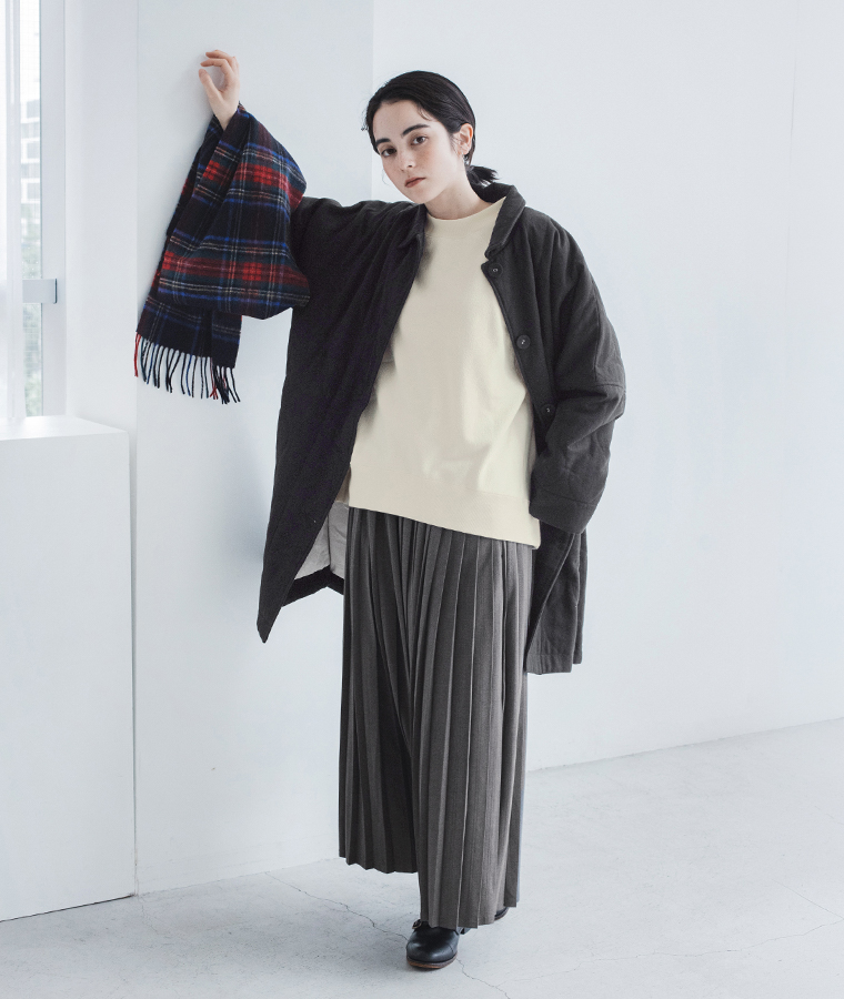 UNPLE 裏起毛モックネックプルオーバー(アイボリー)のアウター合わせ