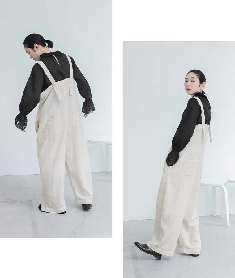 キナリのサロペットの後ろ姿と横向きの着用姿