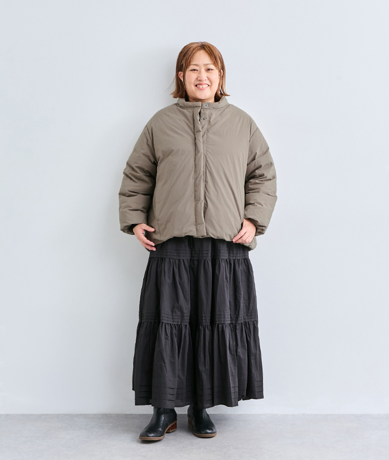 &yarn ふんわり軽量ちび襟ダウンジャケット スタッフ瀬戸の着用感  全身前