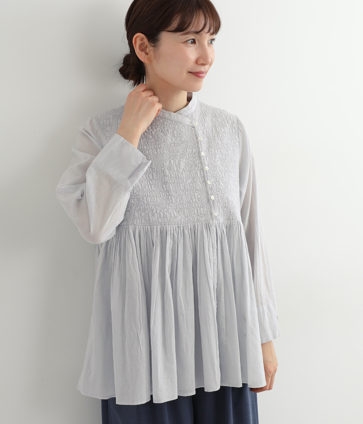 ADIEU TRISTESSE キルティング刺繍ブラウス　ブルー セール】キルティング刺繍ブラウス（シャツ/ブラウス）｜ADIEU