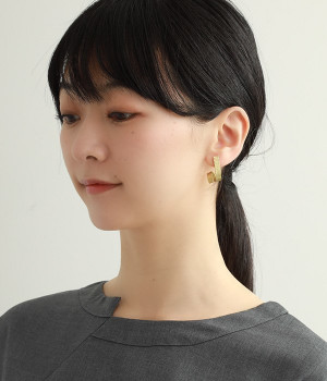 バール　ピアス　プレート　カール