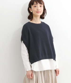 ショート丈あぜクルーネックベスト+ラウンドヘムブラウス