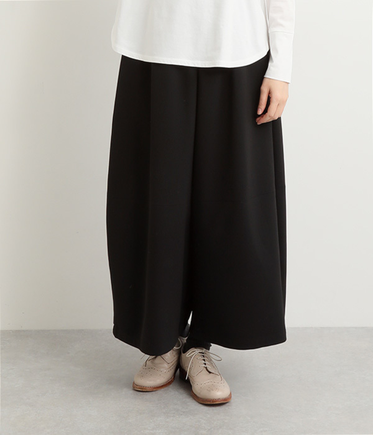 未使用 ロワズィール LOISIR ダブルクロスボトルシルエットパンツ 未使用 ロワズィール LOISIR ダブルクロスボトルシルエットパンツ エコ