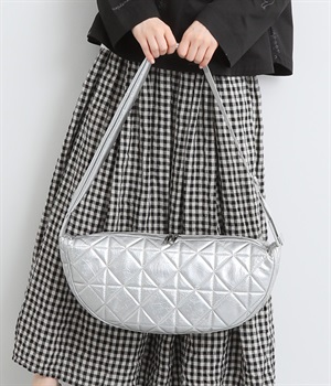 ソフトPUキルティング　ハーフムーンショルダー