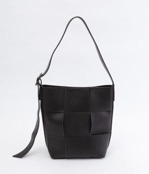 イントレチャート　ショルダーバッグ