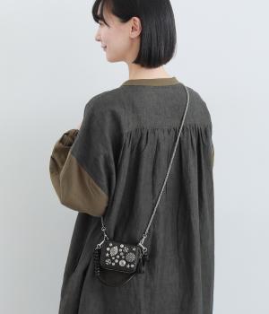 マルチスタッズジャバラチャームウォレットショルダー(ブラック-F)