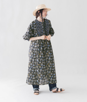 ブロックプリントスモッキングワンピース