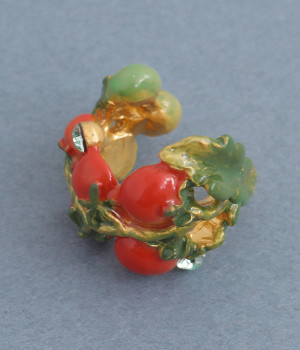 ミニトマト　イヤーカフ