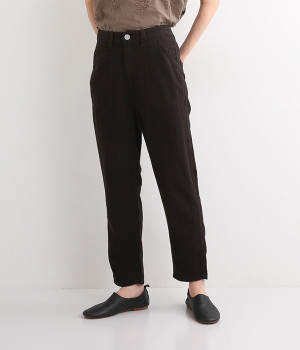 スッキリテーパードパンツ