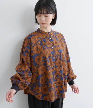手捺染コットン　クロッキーフラワープリント　袖口RIBギャザーシャツ(ブルー-F)