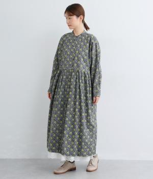 手捺染コットン　バインフラワープリント　ドルマンワンピース(ブラック-F)