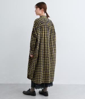 手捺染コットン　ギンガムチェックプリント　バックギャザーシャツワンピース(ブラック-F)