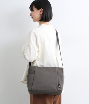 サイドポケットショルダーバッグ