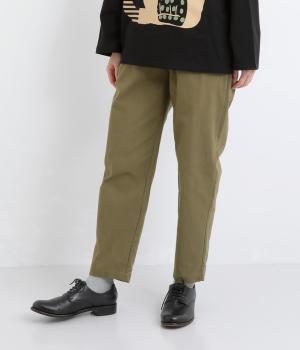 テーパードパンツ