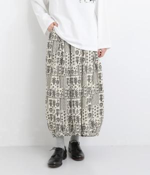 パッチワーク風リーフランダムタック入りスカート