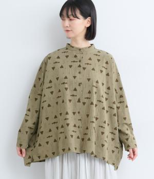 三角プリントスタンドシャツ