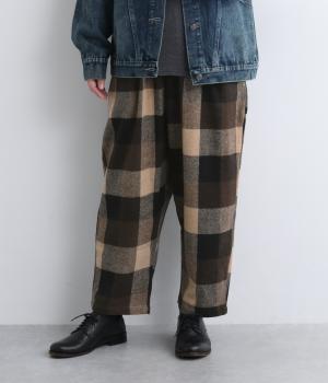 後ろボタンゆるパンツ