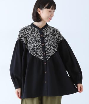 スクエア刺繍ヨーク切替ブラウス(ブラック-F)