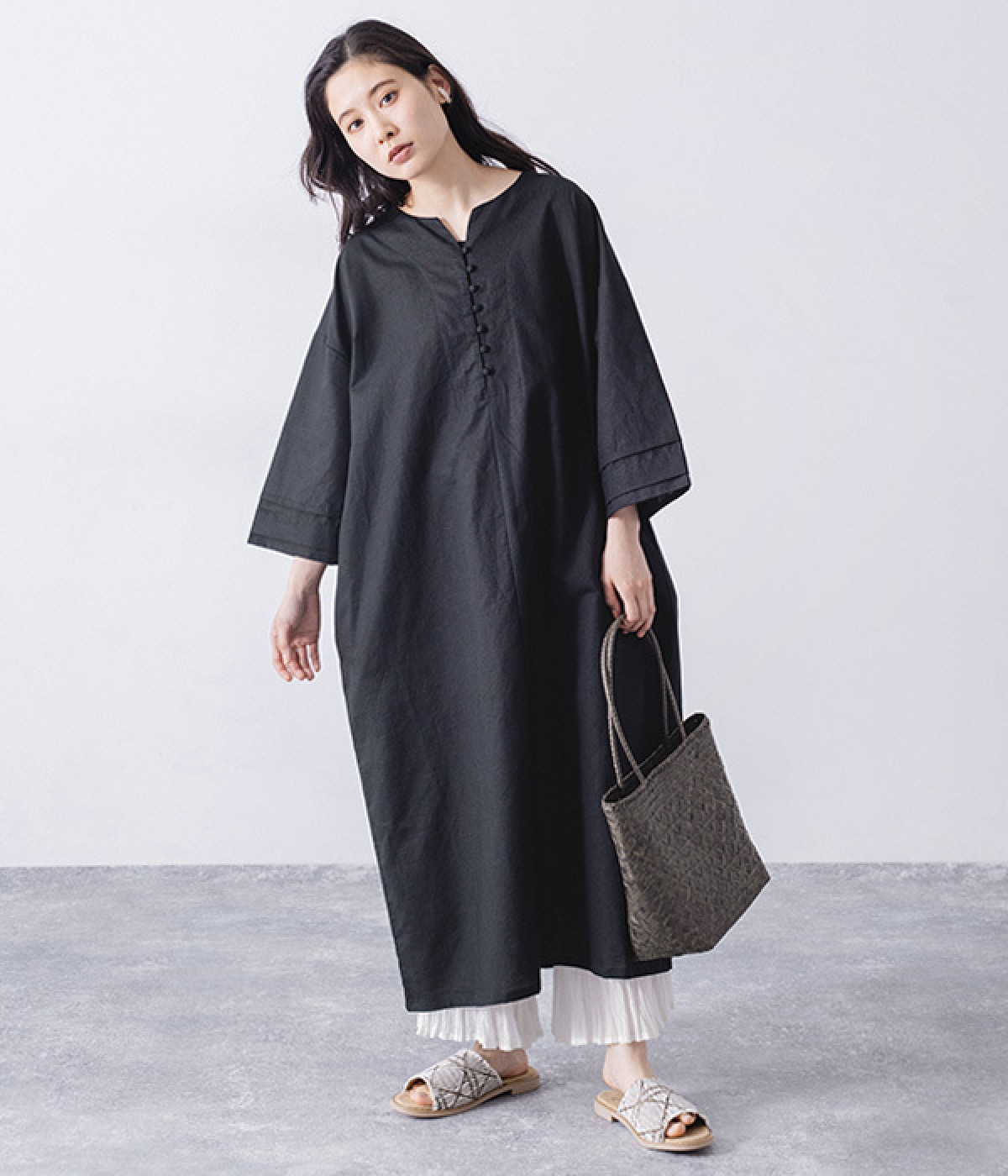 新品　オティーリエ　キーネックワンピース　コットンリネン コットンリネン キーネックワンピース（&yarn）の商品詳細