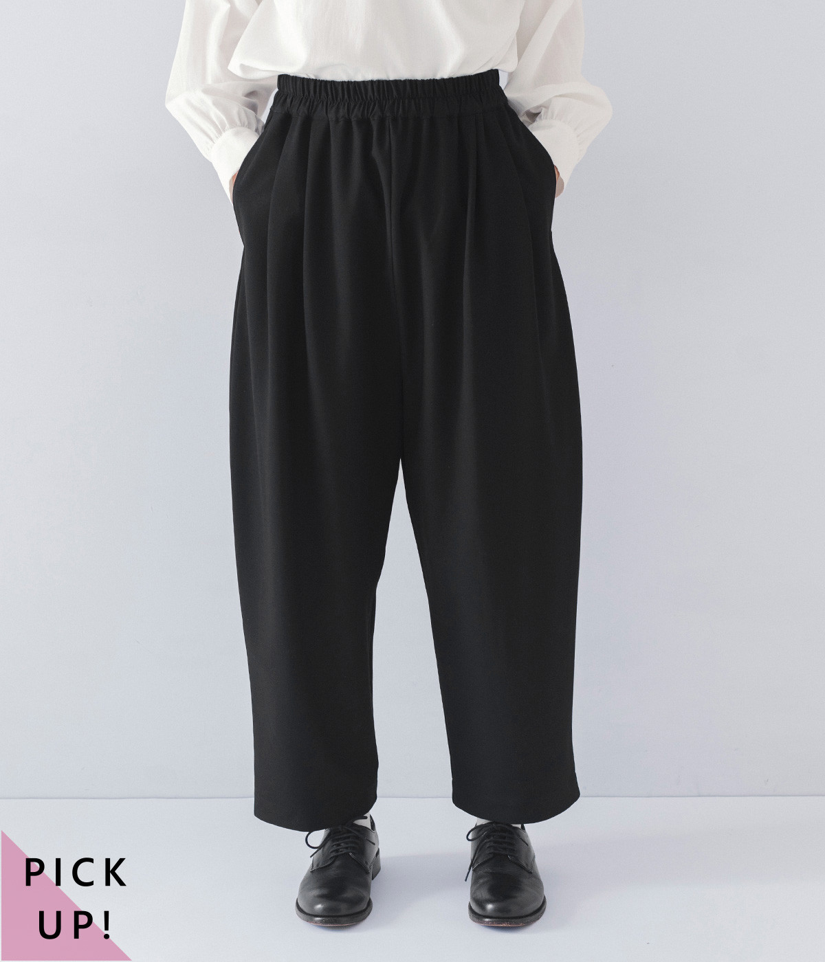 タックワイドテーパードパンツ