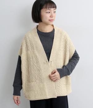 ニットピン付きパッチワークベスト