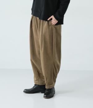 コットン変形コーデュロイ　裾ダーツパンツ(カーキ-F)