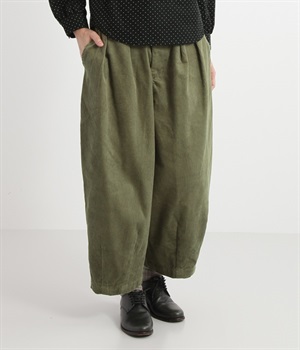 コットンコーデュロイ裾タックワイドパンツ