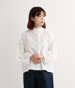 コットンローン矢羽刺繍柄フリル襟2WAYブラウス(オフホワイト-L)