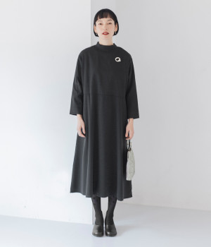 別注｜バックリボンハイネックサージワンピース(ブラック-M)