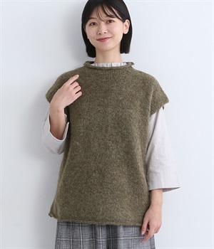 キャメルライク　モックネックニットベスト