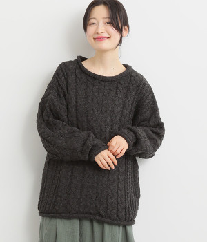 アクリルウールケーブル編みニット