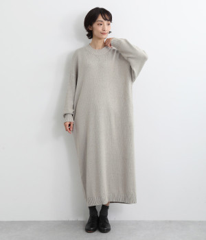 クルーネックロングニットワンピース