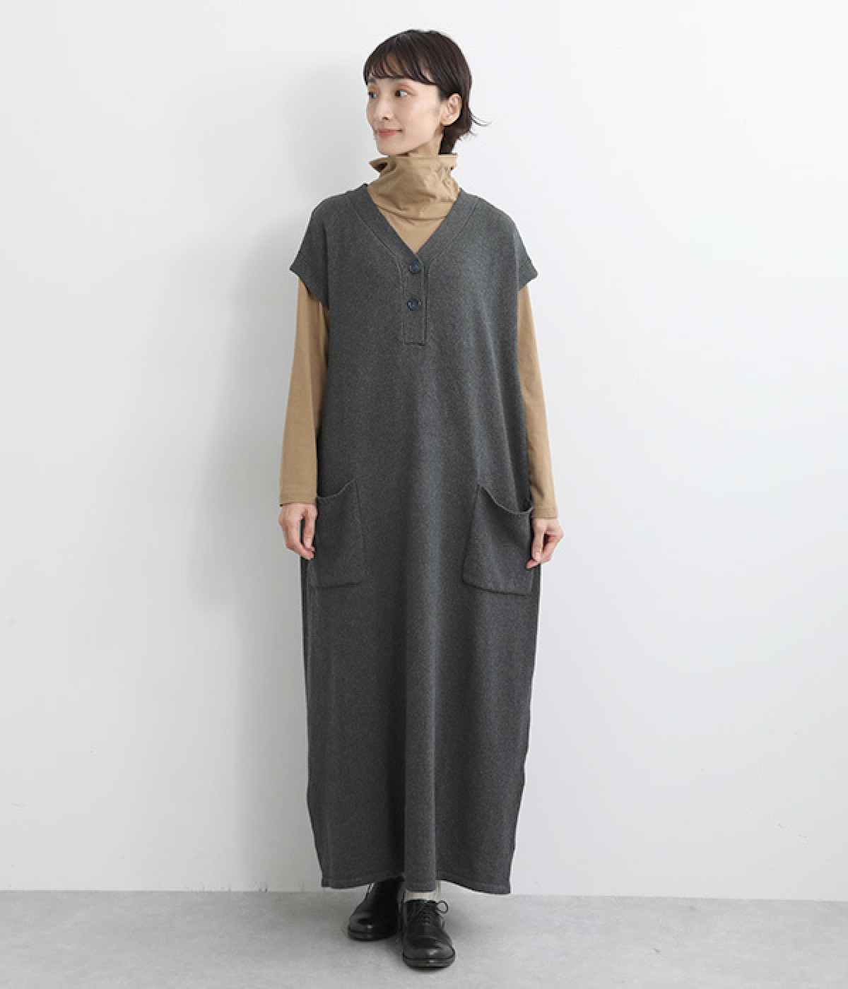 Vネックニットノースリーブワンピース(チャコール-M)