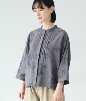 レーヨンリネン　大花プリントピンタックブラウス