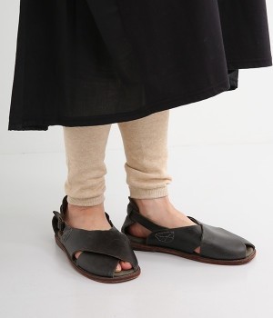 膝上まで暖かい　内側シルクロングレッグウォーマー